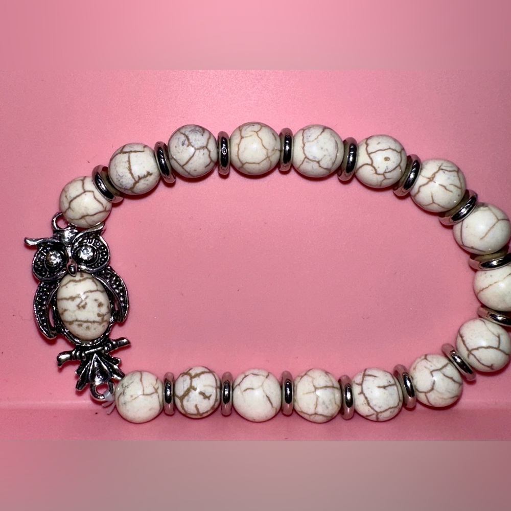 NWOT Beaded Owl Stretch Bracelet